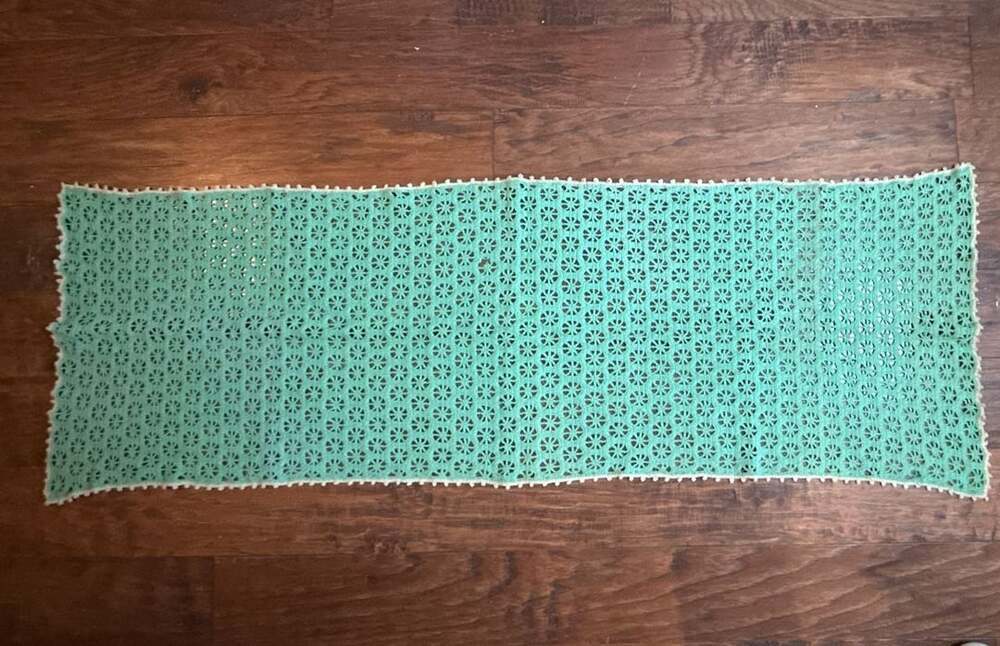 Handmade Vintage Crochet Table Runner 52 x 17 Green Cotton Lace